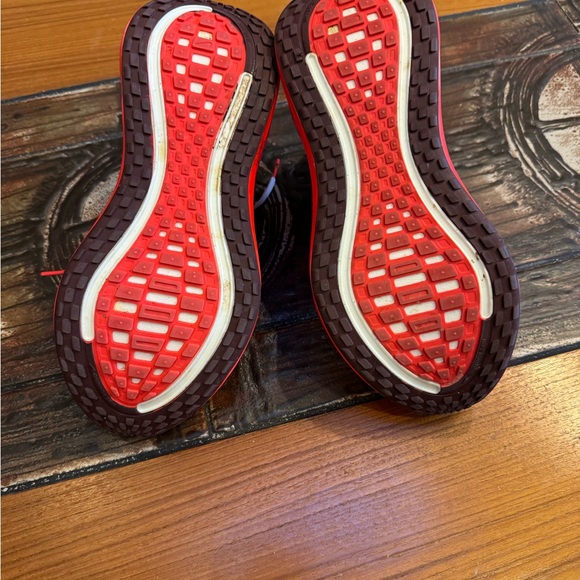 Nike Women's Vomero Plus in Hyper Pink - Picture 4 of 5